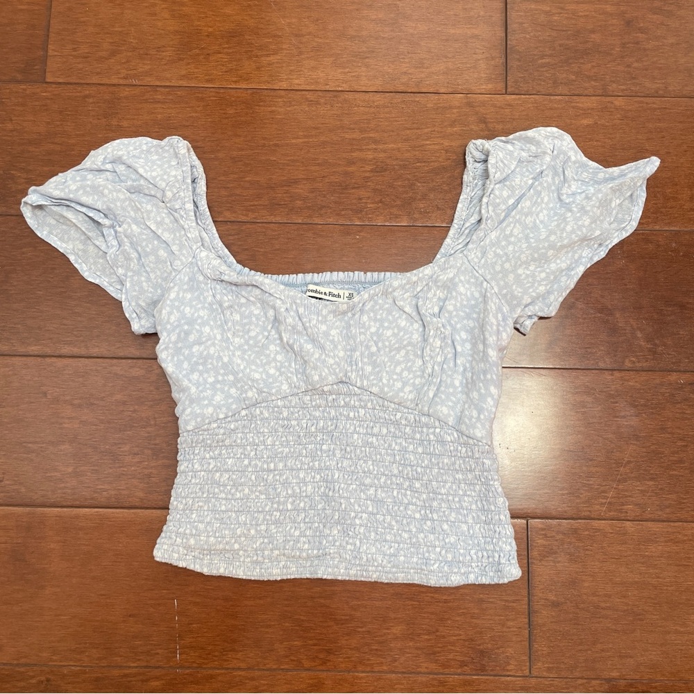 Abercrombie and Fitch- White and Blue Sweetheart Neck Smocked Cropped Blouse XS